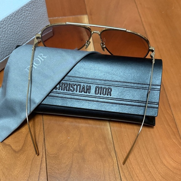 Dior Women's Sunglasses with Gold Frame and light brown Lenses - Picture 5 of 10